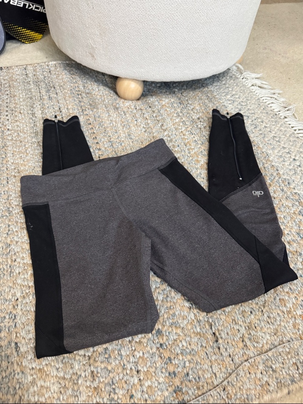 ALO Yoga undertone Black & Charcoal Active Leggings